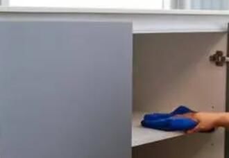 在室內(nèi)進(jìn)行保潔的時(shí)候，要注意什么？